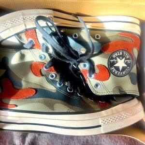 Camo Converse unisex